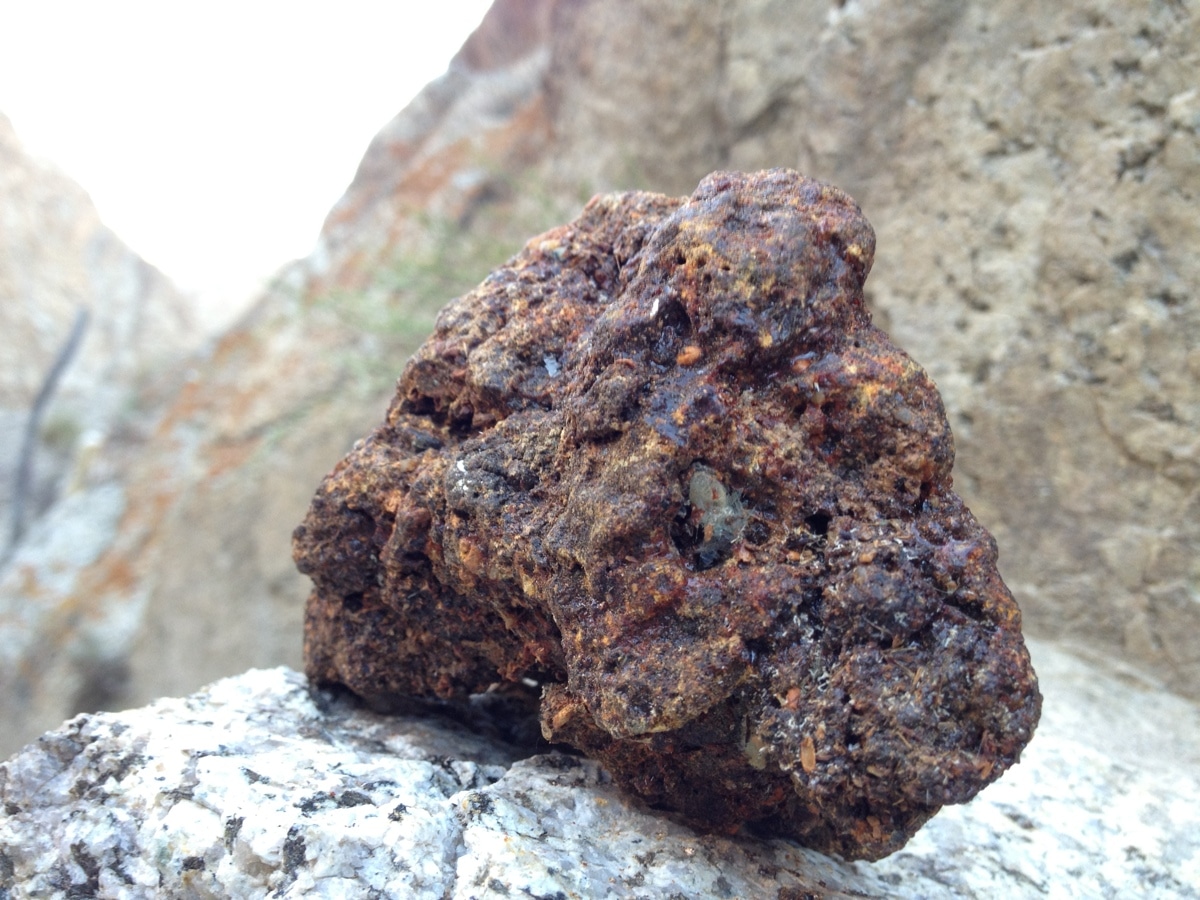 raw shilajit rock