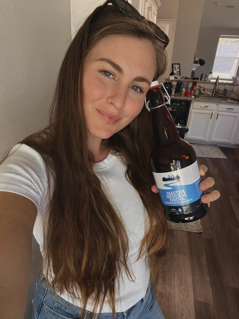 customer with Master Mineral Drink Customer with magnesium drink Master Mineral Drink